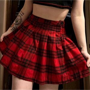 Forever 21 High Waist Pleated Red and Black Plaid Mini Skirt Size Medium